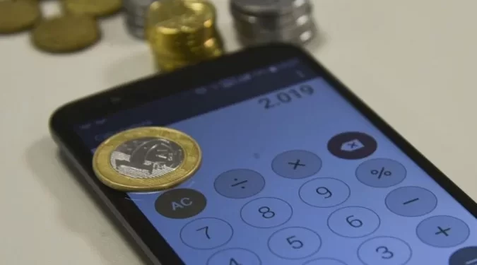 Correção na tabela do IR faria piso da isenção subir para R$ 4,6 mil