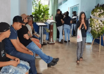Crianças assassinadas em Santa Luzia são veladas em BH