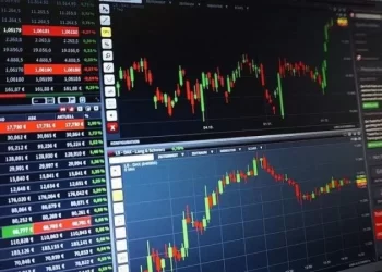 Ibovespa cai 1,01%, mas encerra semana com alta acumulada de 5,76%