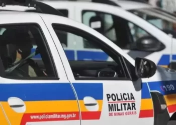 Mãe é suspeita de abandonar filha de 5 anos no meio da rua e sumir, em MG