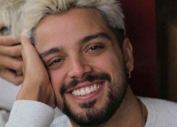 Rodrigo Simas confessa ter enfrentados conflitos com a própria sexualidade