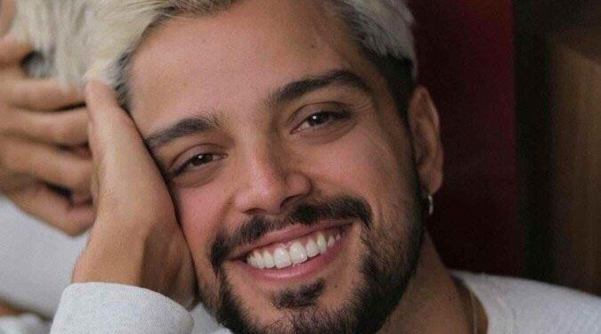 Rodrigo Simas confessa ter enfrentados conflitos com a própria sexualidade
