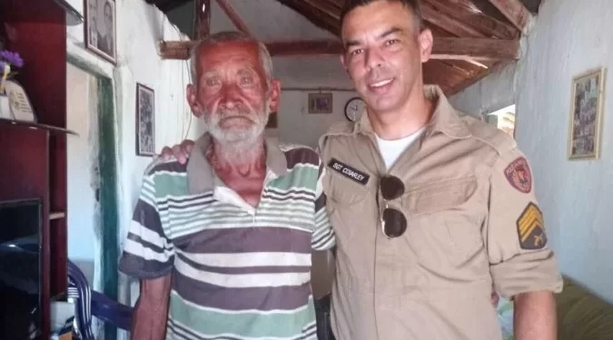 Sargento vira herói ao salvar idoso engasgado com carne em Urucuia – MG