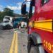 Acidente grave entre caminhão, ônibus e carro deixa 1 morto e 25 feridos, em MG