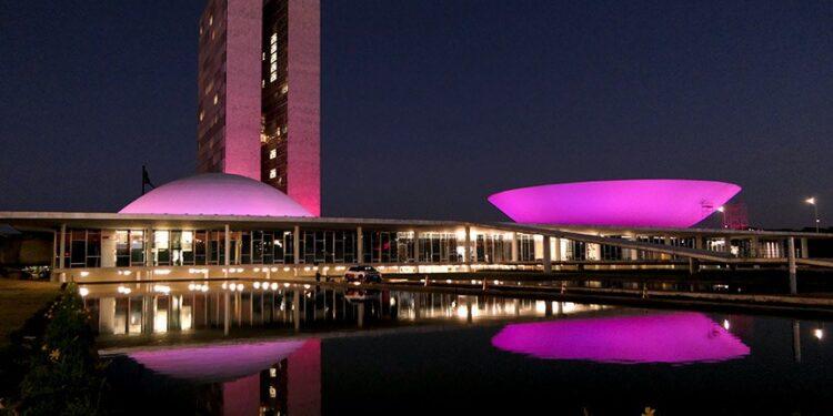 Câmara e Senado realizam a partir desta segunda (3) a campanha do Outubro Rosa 2022