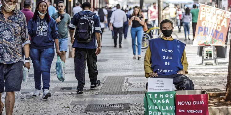 Desemprego tem oitava queda seguida e fica em 8,3%; número de desocupados é o menor desde 2015