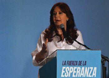 Justiça rejeita pedido de Kirchner para afastar juíza que investiga atentado