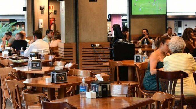 Com a Copa, bares projetam aumento de até 30% em receita neste fim de ano