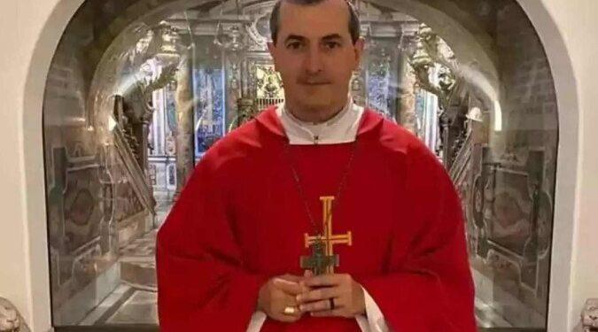 Suspeito de ameaçar bispo com arma em porta de igreja em Minas é procurado