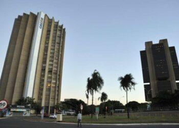 Juros no crédito livre sobe a 42,4% ao ano em outubro, segundo BC