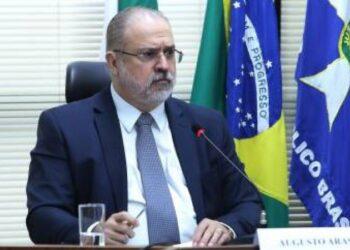 Consignado do Auxílio Brasil é inconstitucional, diz Aras ao STF