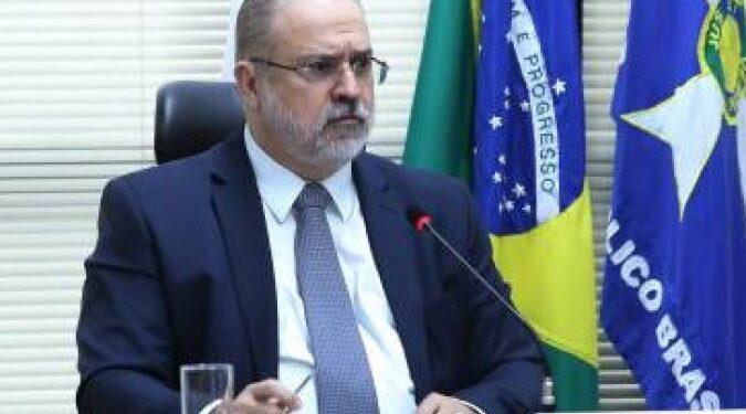 Consignado do Auxílio Brasil é inconstitucional, diz Aras ao STF