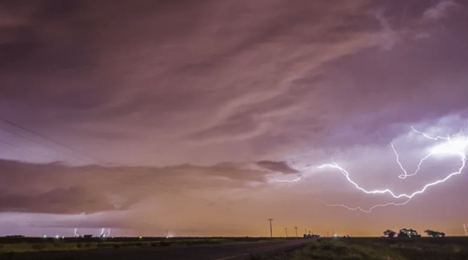 Tempestade Nicole tem potencial para se transformar em furacão e atingir Flórida