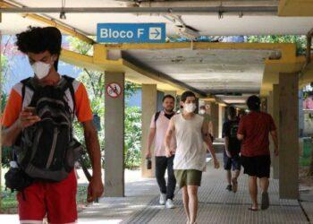Uso de máscaras em ambientes fechados volta a ser obrigatório na USP
