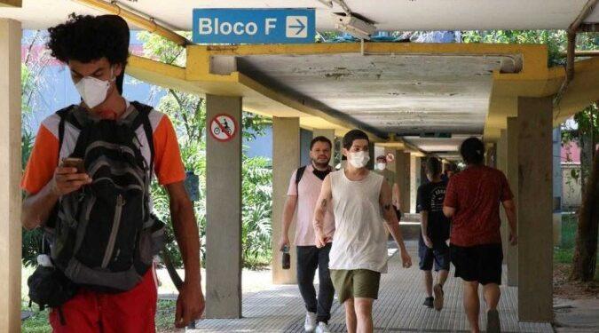 Uso de máscaras em ambientes fechados volta a ser obrigatório na USP