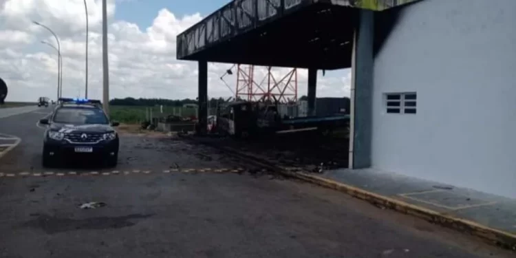 Posto de concessionária em rodovia bloqueada por protesto no MT é incendiado