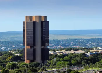 Setor público tem superávit primário de R$ 27,095 bilhões em outubro, afirma BC