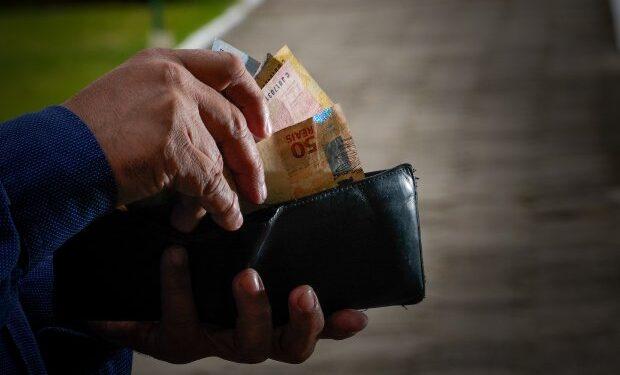 13º salário: Saiba quem pode receber e a melhor forma de usar o dinheiro