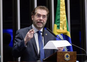 Senador Plínio Valério lidera preferência dos trabalhadores na disputa pela Prefeitura de Manaus em 2024
