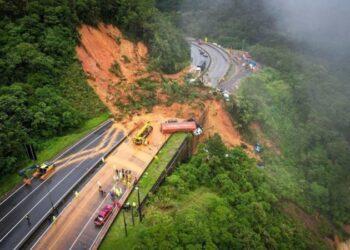 Deslizamento em BR no Paraná pode ter soterrado 30 pessoas
