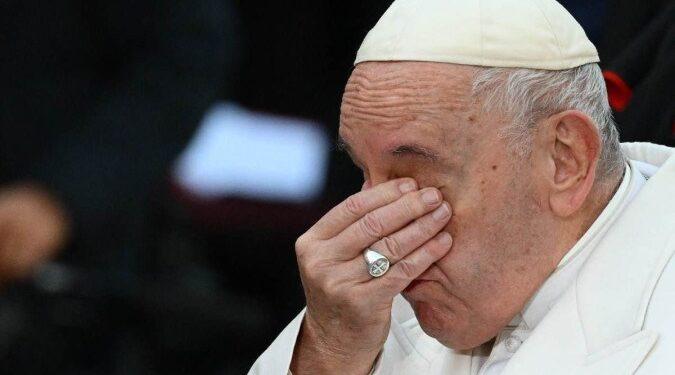 Papa Francisco chora durante oração ao povo ucraniano: “Que a paz prevaleça”