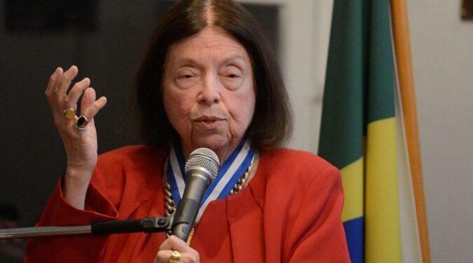 Corpo de Nélida Piñon deve chegar ao Brasil semana que vem, diz ABL