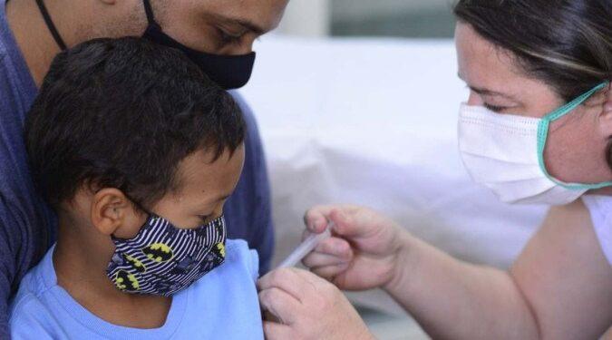 Pais são obrigados a vacinar crianças? O que diz a lei