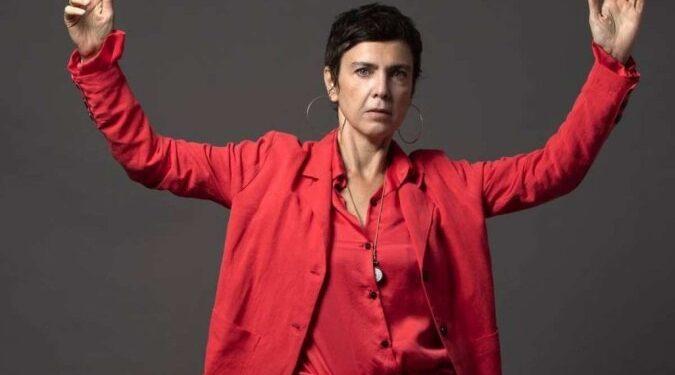 Show de Adriana Calcanhotto em Brasília é adiado para agosto de 2023