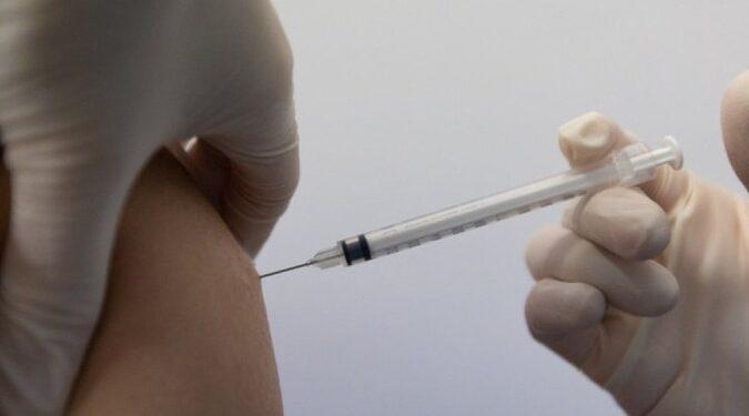 2 anos de vacinas contra covid: o que aprendemos sobre resultados e efeitos colaterais