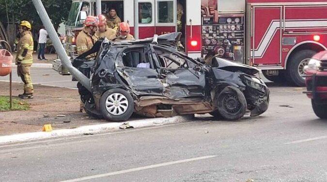 Duas pessoas morrem após colisão entre carro e ônibus na Esplanada