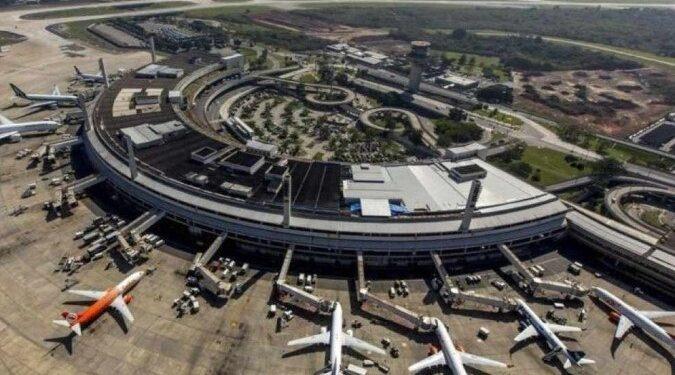 Greve de pilotos e comissários provoca atrasos em voos em aeroportos