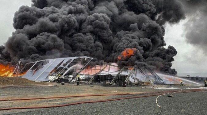 Incêndio libera fumaça tóxica em Santa Catarina e interdita BR-101
