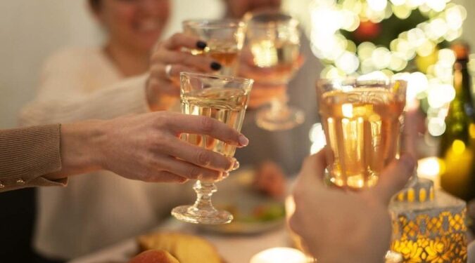 Beber em festas de fim de ano? Especialista dá dicas para não exagerar