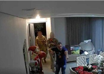 Delegado que invadiu casa e ameaçou família no MT é afastado do cargo