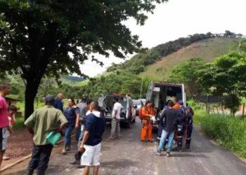 Deslizamento de barranco mata adolescente e 3 mulheres em cidade de MG