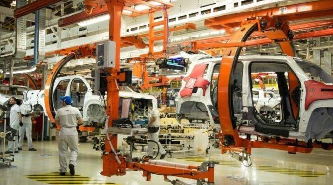Mesmo com pequena alta, produção industrial segue estagnada