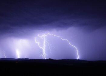 Nuvem de tempestade? Brasil teve 190 milhões de raios em 2022; veja ranking