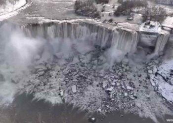 Cataratas do Niágara congelam com forte nevasca que atinge EUA e Canadá