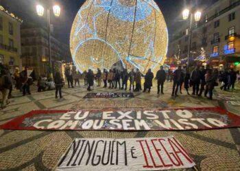 Brasileiros protestam em Lisboa por concessão de vistos de trabalho; veja