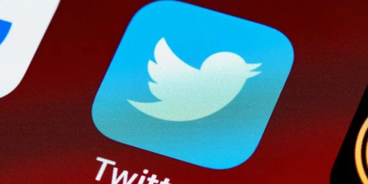 Hacker quer vender dados roubados de contas do Twitter a Elon Musk