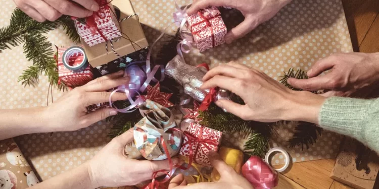 Amigo secreto online: 7 sites e apps para organizar a brincadeira