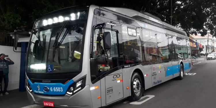 Tarifa de ônibus, metrô e CPTM não terá aumento em 2023, afirma prefeito de SP
