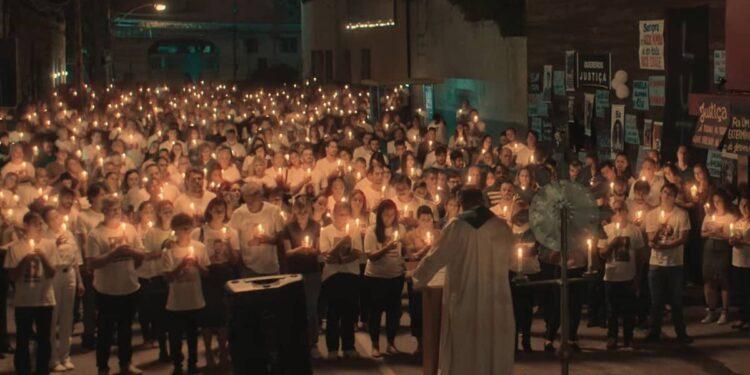 Como a minissérie ‘Todo Dia a Mesma Noite’ reconstitui o horror do fogo na boate Kiss