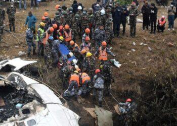 Sem esperança de sobreviventes, Nepal lamenta as vítimas da queda do avião em Pokhara