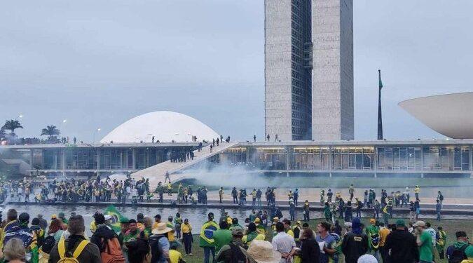 Comunidade internacional condena o “Capitólio brasileiro”