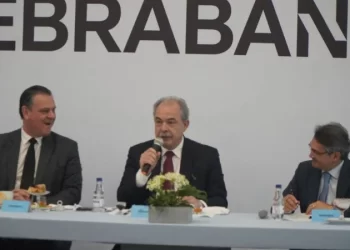Após encontro com Febraban, Mercadante defende redução na TLP