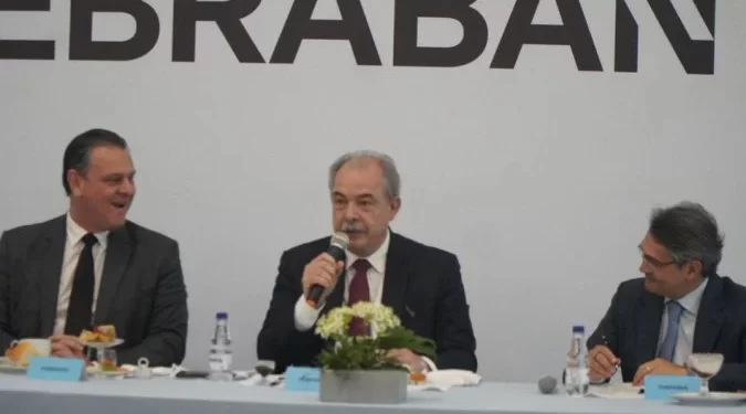 Após encontro com Febraban, Mercadante defende redução na TLP