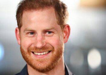 ‘O mais estranho já escrito sobre a família’: o livro do príncipe Harry nas palavras do correspondente real da BBC