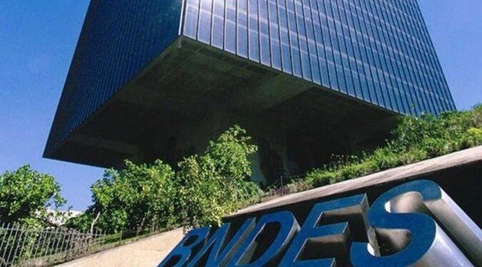 Em 1º ato, Lula determina retirada de estatais do programa de privatizações