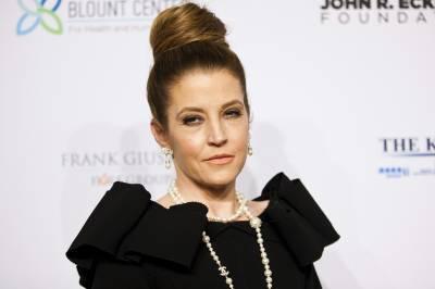 Morre Lisa Marie Presley, filha única de Elvis Presley, aos 54 anos